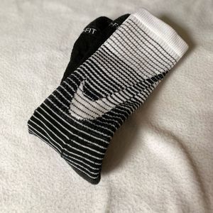 NIKE Dri-Fit Black and White Striped Long Socks - One Size